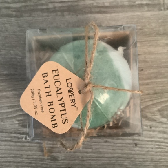 Natural Handmade Aromatherapy Bath Bomb - Picture 2 of 3